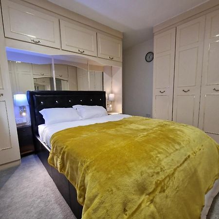 Delightful & Spacious Guest House In Farnworth Near Bolton Hospital Exteriér fotografie