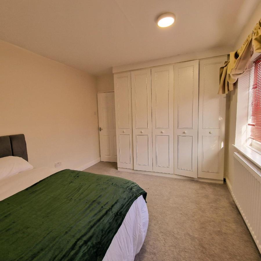 Delightful & Spacious Guest House In Farnworth Near Bolton Hospital Exteriér fotografie