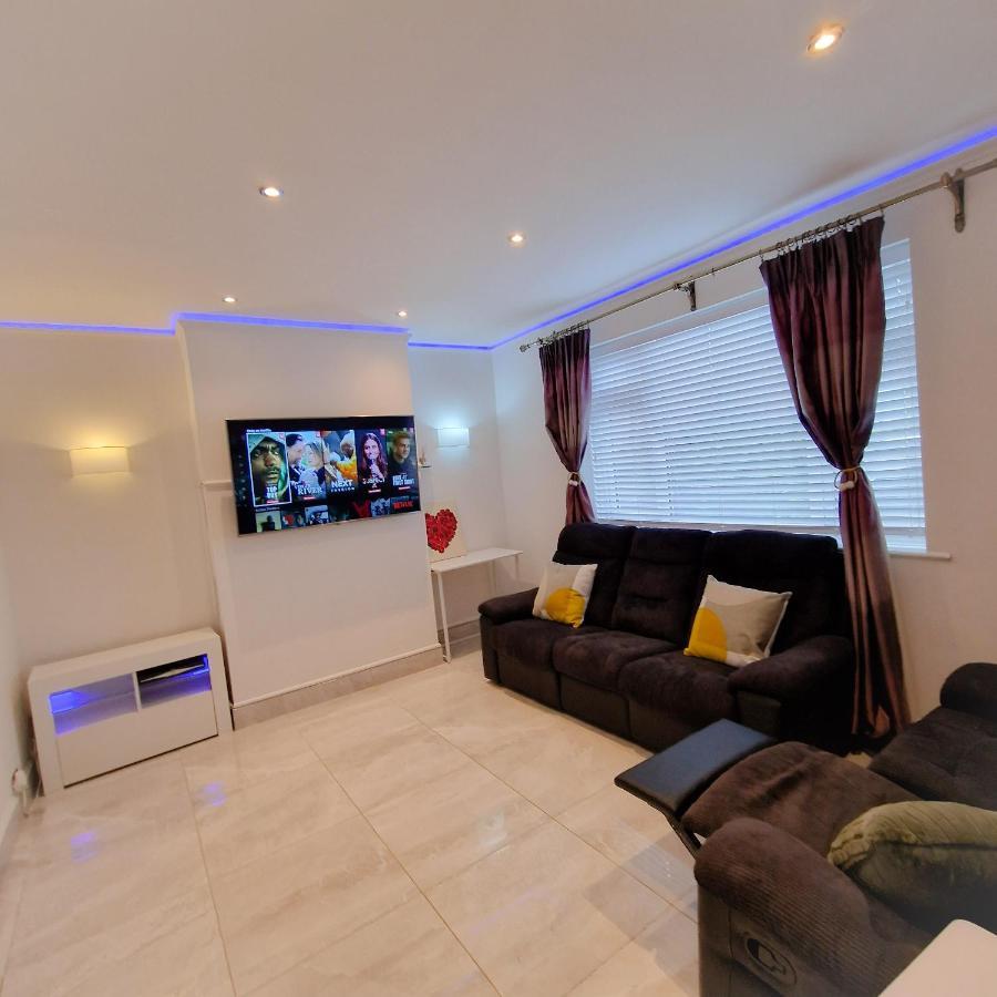 Delightful & Spacious Guest House In Farnworth Near Bolton Hospital Exteriér fotografie