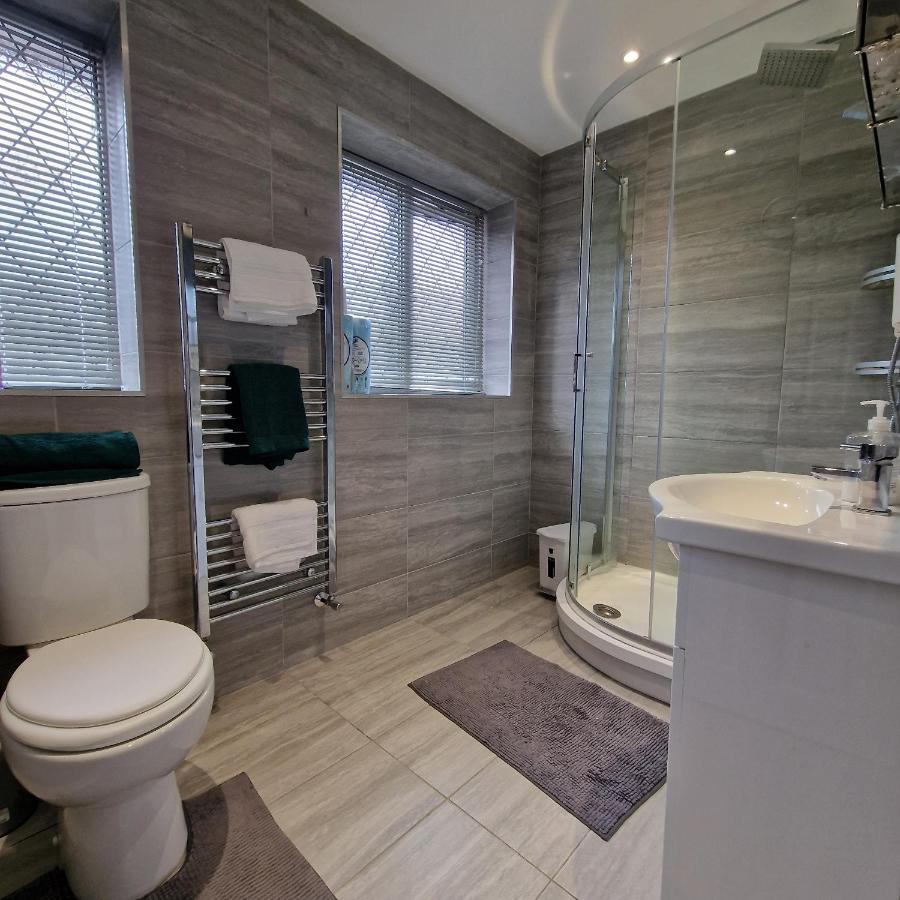 Delightful & Spacious Guest House In Farnworth Near Bolton Hospital Exteriér fotografie