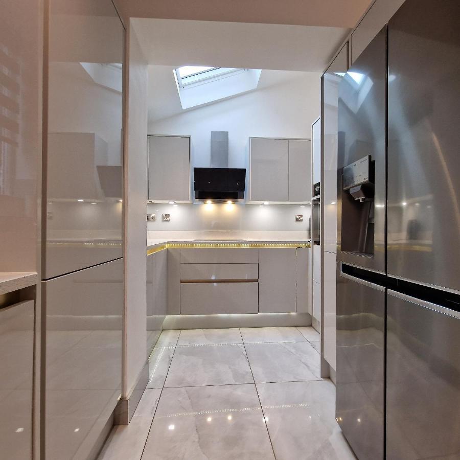 Delightful & Spacious Guest House In Farnworth Near Bolton Hospital Exteriér fotografie