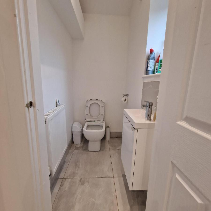 Delightful & Spacious Guest House In Farnworth Near Bolton Hospital Exteriér fotografie