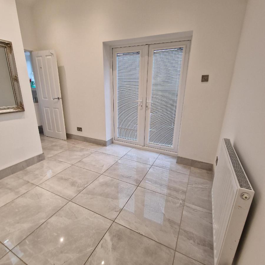 Delightful & Spacious Guest House In Farnworth Near Bolton Hospital Exteriér fotografie