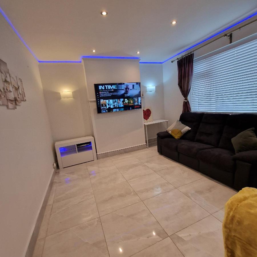 Delightful & Spacious Guest House In Farnworth Near Bolton Hospital Exteriér fotografie